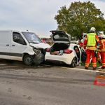 © Andreas Rometsch Feuerwehrleute bei einem Verkehrsunfall