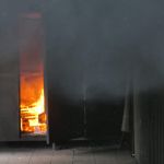 Bild vom Inneren der Anlage mit Feuer und Rauch