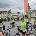 Radfahrer vor Schloss Ludwigsburg