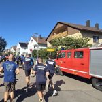 Teilnehmer beim Duathlon, im Hintergrund Feuerwehrauto