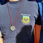 Teilnehmer-Medaille vor Feuerwehr Markgröningen T-Shirt